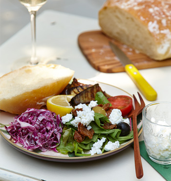 カッテージチーズのサラダプレート 写真 カッテージチーズのサラダプレート 写真