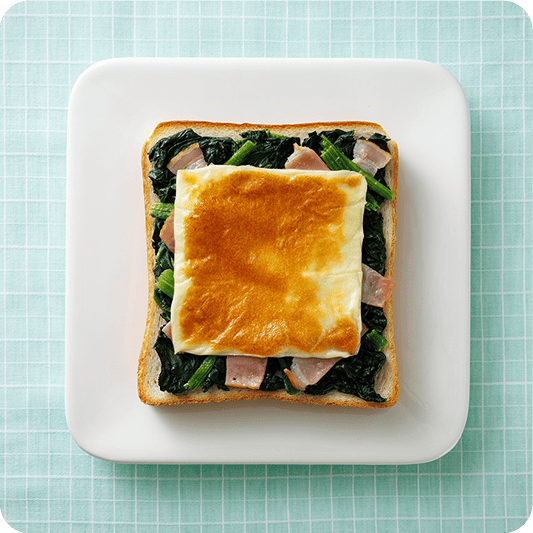 ほうれん草とベーコンのグラタントースト ボリューム満点!
