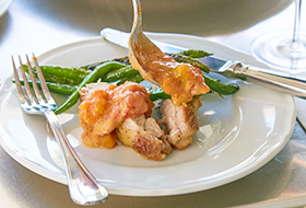 カリカリチキングリル トマトクリームソース