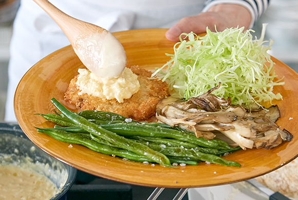 白身魚のメンチカツ クリームタルタルソース